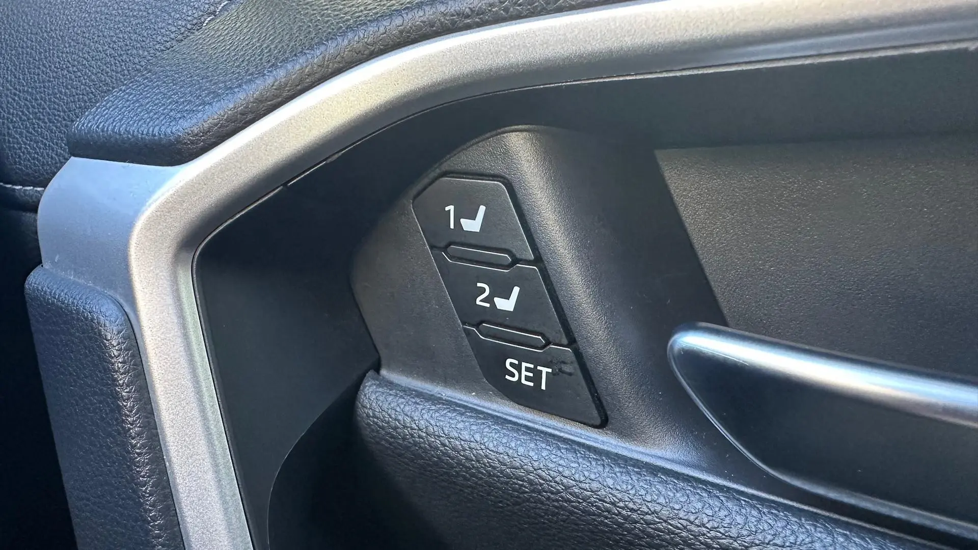 2019 Toyota RAV4 Gallery Image 18