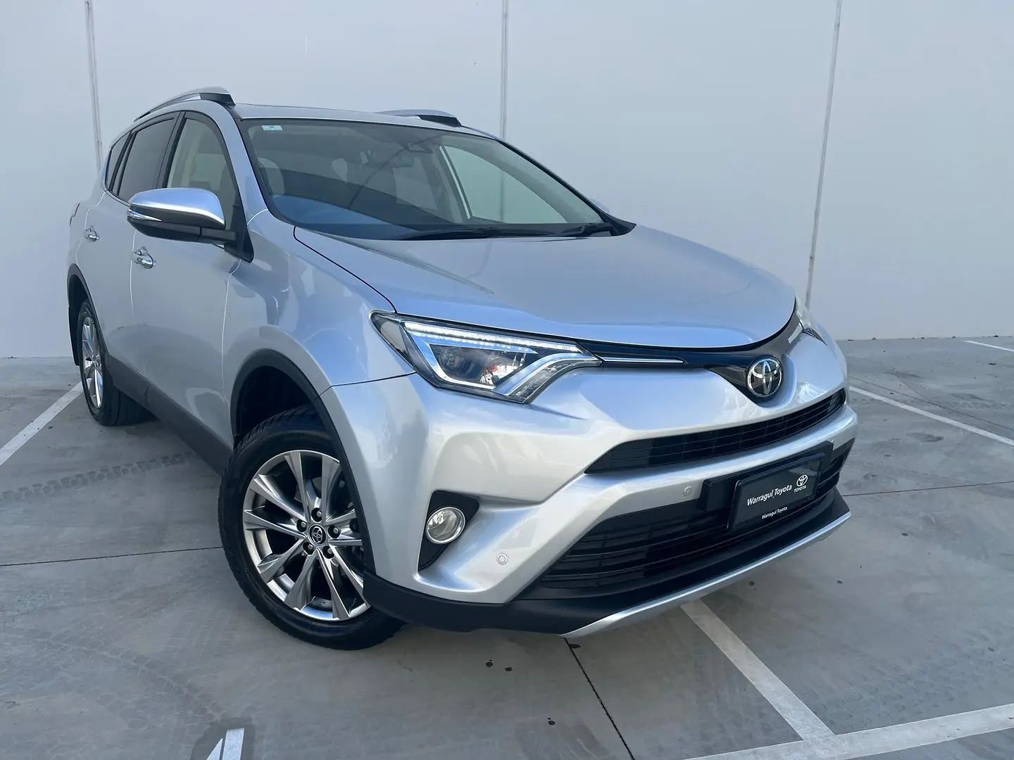 2016 Toyota RAV4 Gallery Image 1