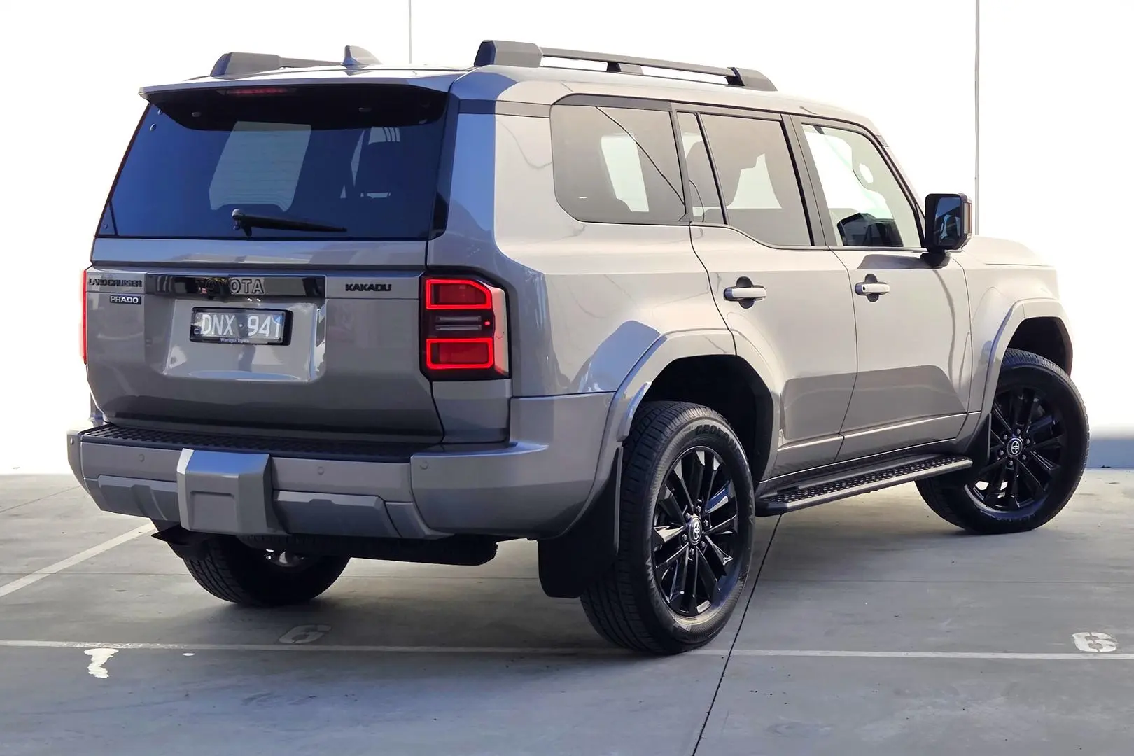 2025 Toyota Landcruiser Prado Gallery Image 11
