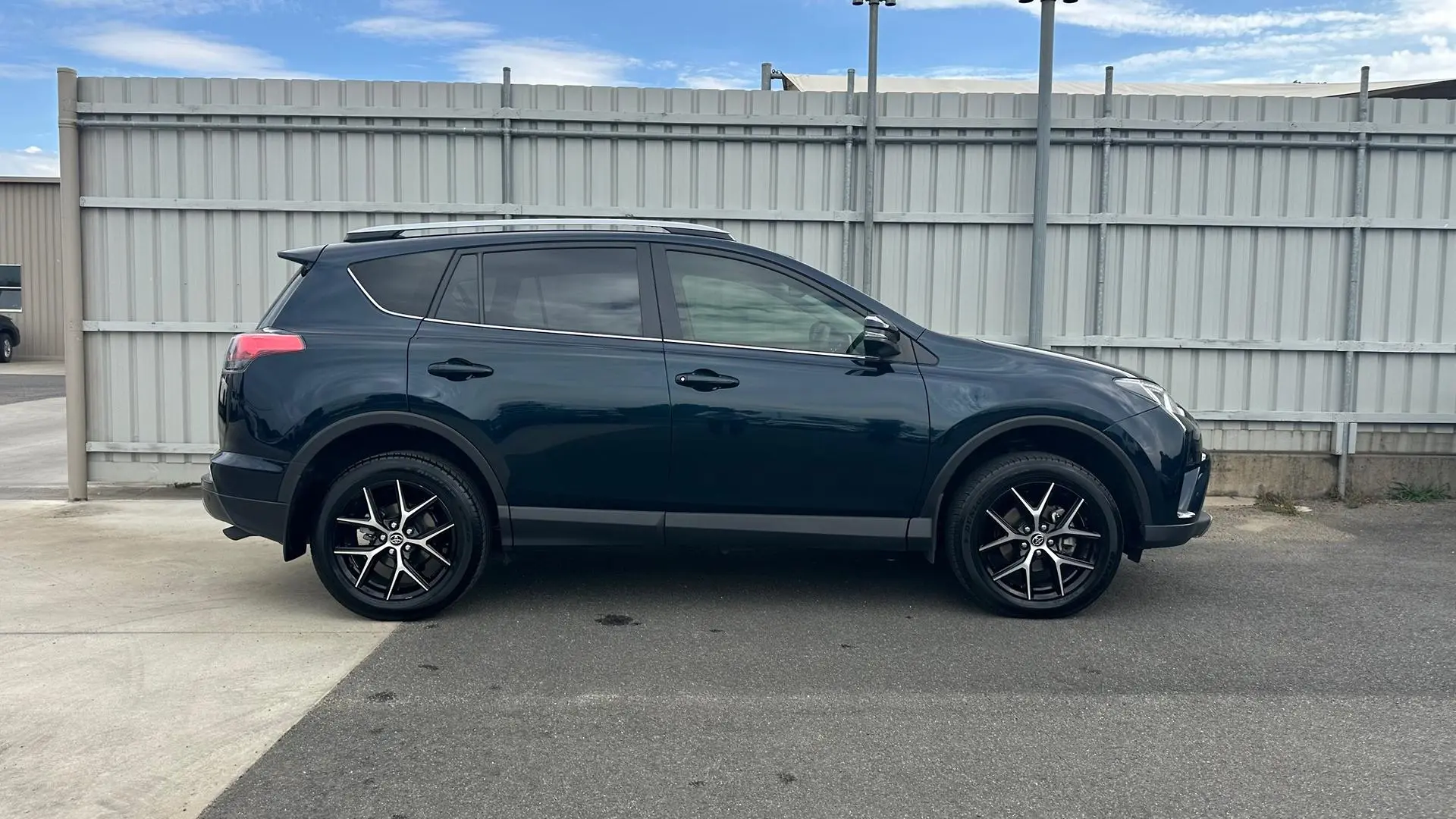 2018 Toyota Rav4 Gallery Image 4