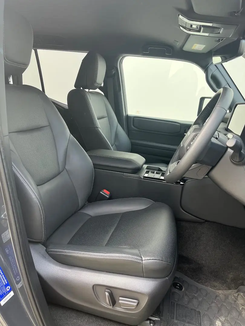 2025 Toyota Landcruiser Prado Gallery Image 17