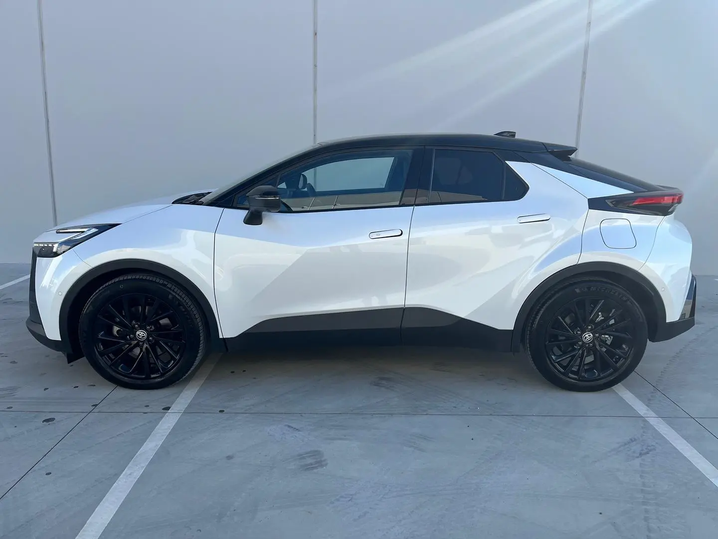 2025 Toyota C-HR Gallery Image 5