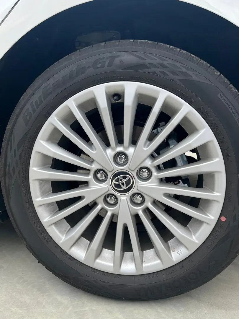 2025 Toyota Camry Gallery Image 5