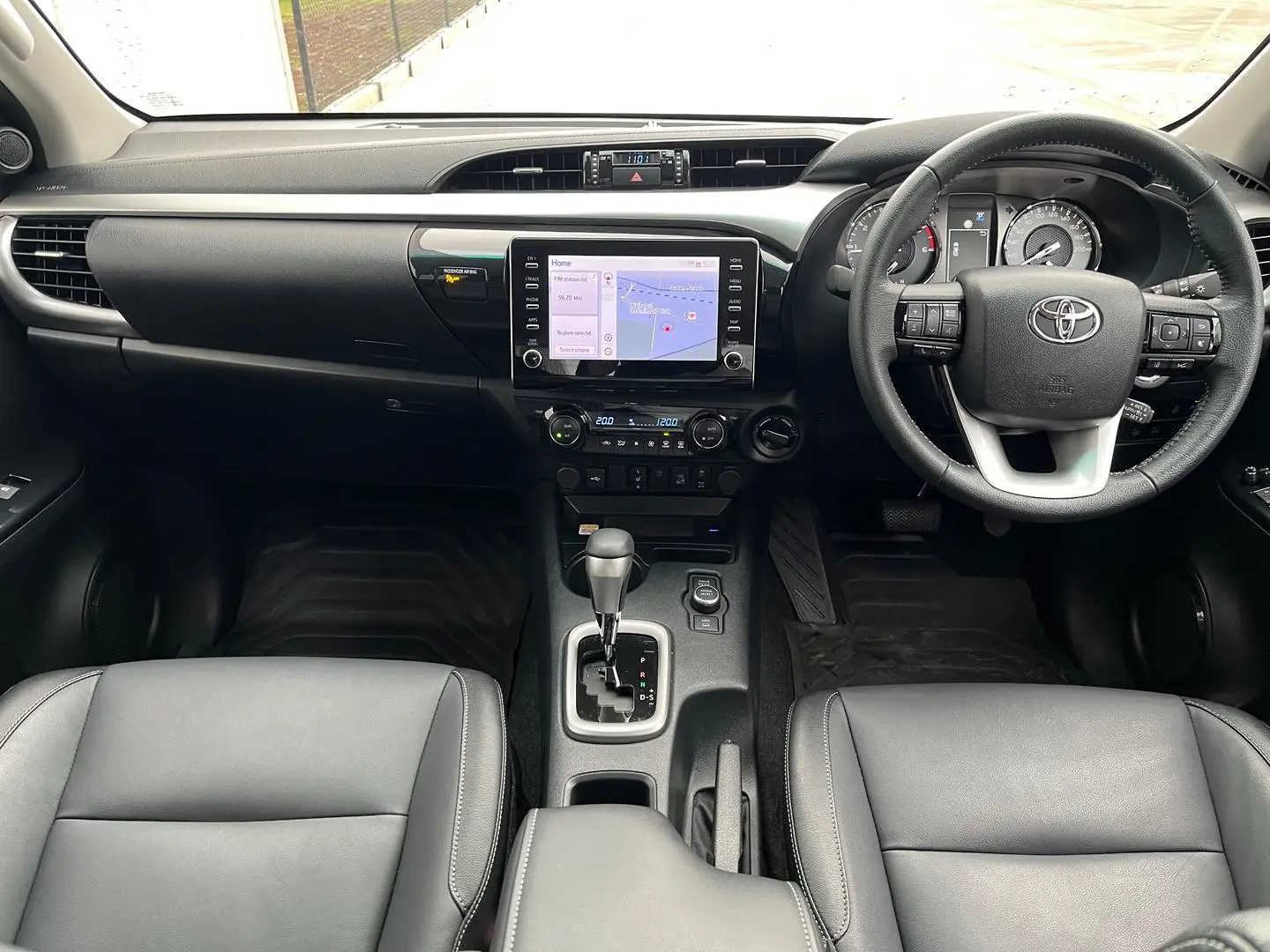 2025 Toyota Hilux Gallery Image 18