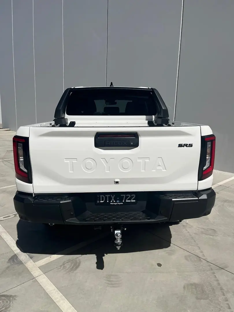 2025 Toyota Hilux Gallery Image 12