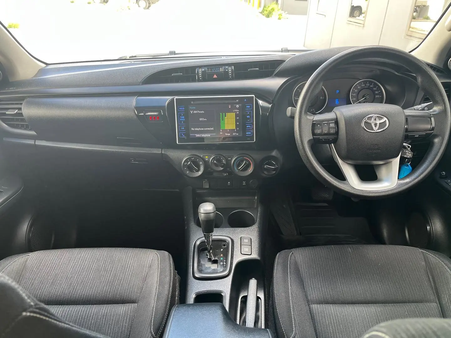 2016 Toyota Hilux Gallery Image 18
