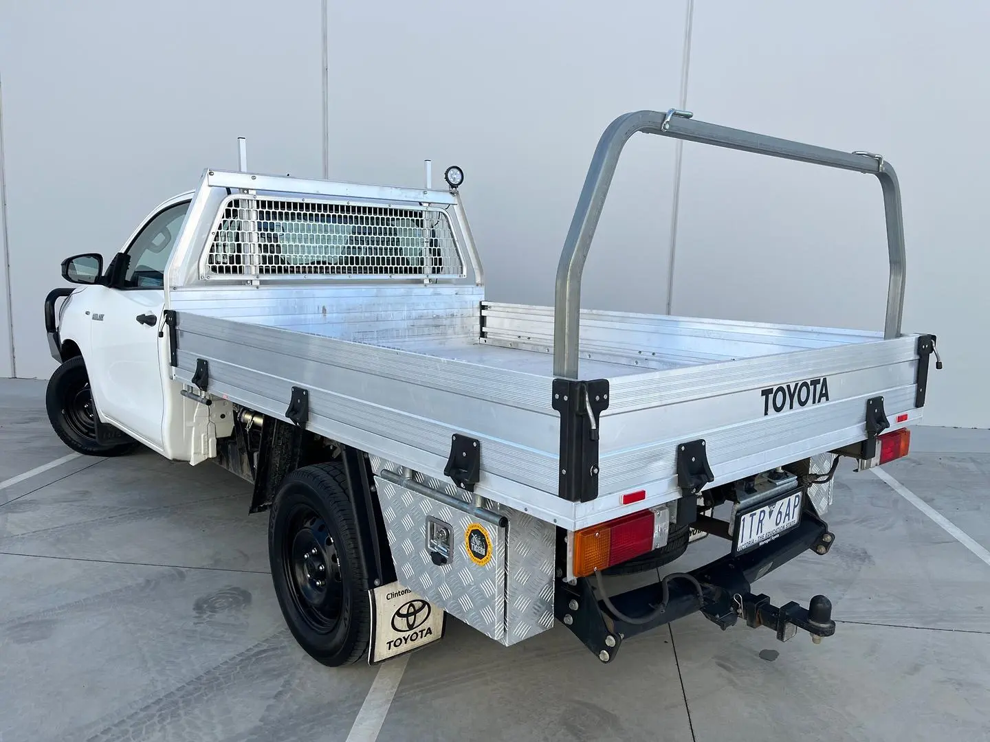 2015 Toyota Hilux Gallery Image 9