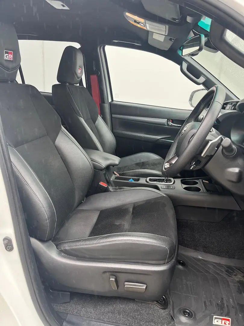 2024 Toyota Hilux Gallery Image 17
