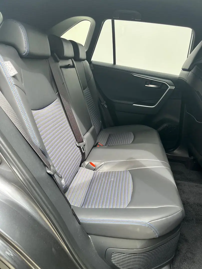 2025 Toyota RAV4 Gallery Image 17