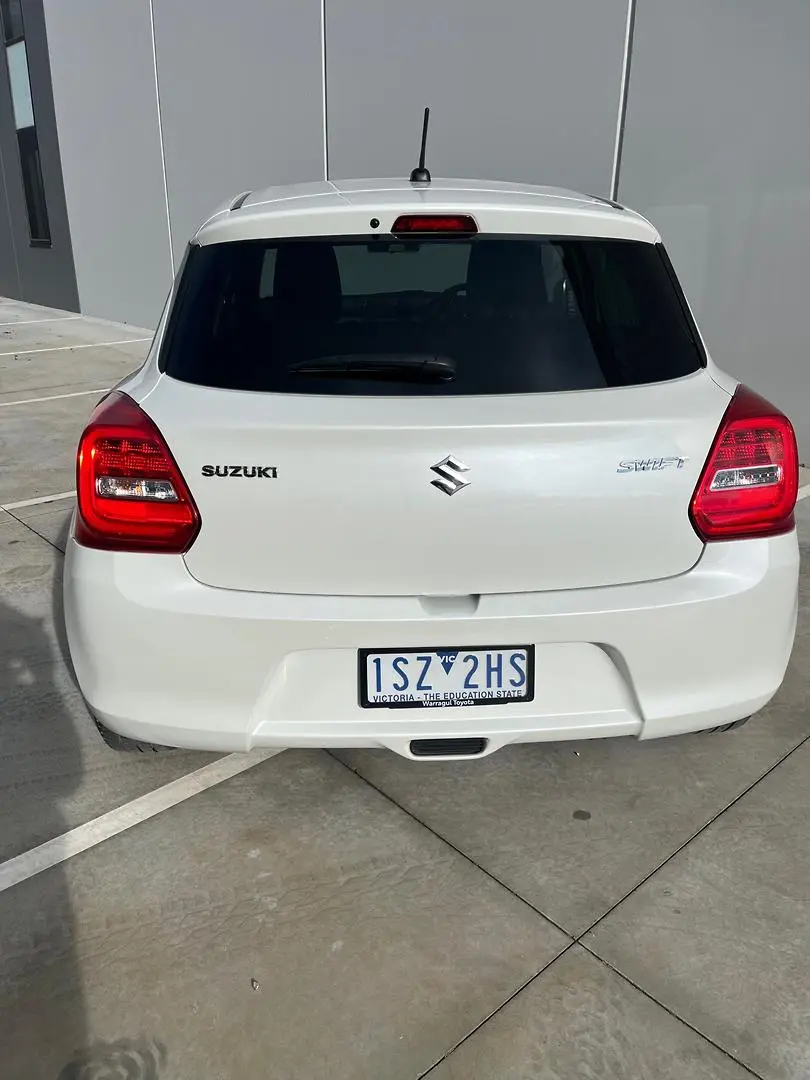 2020 Suzuki Swift Gallery Image 9