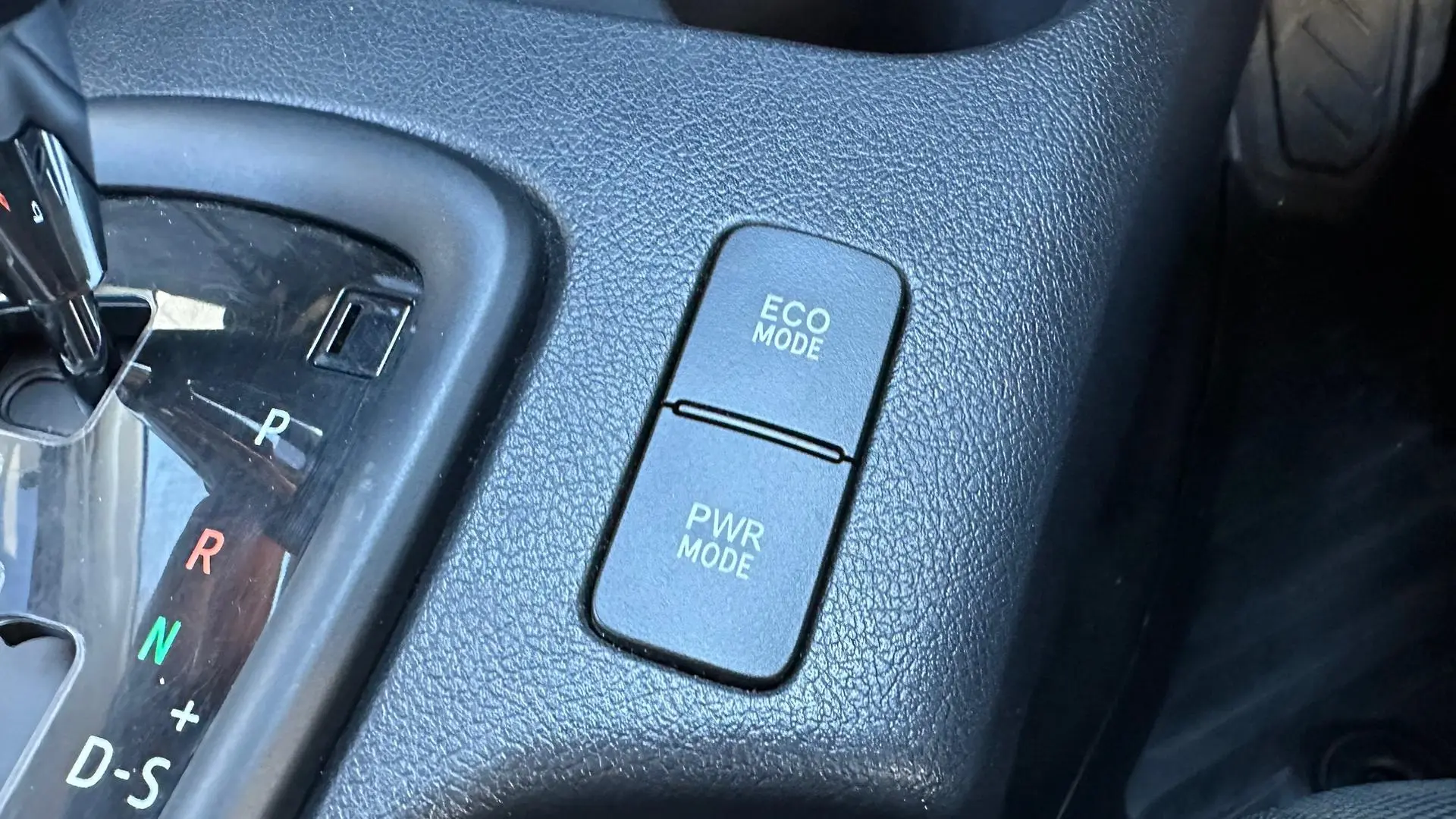 2021 Toyota Hilux Gallery Image 25
