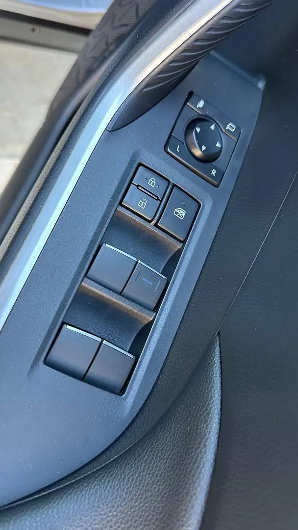 2019 Toyota RAV4 Gallery Image 13