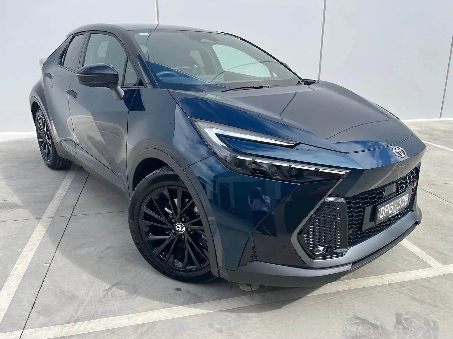 2025 Toyota C-HR Gallery Image 1