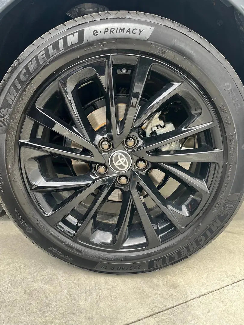 2025 Toyota C-HR Gallery Image 4