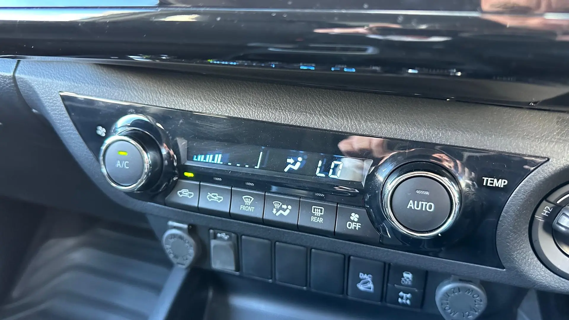 2021 Toyota Hilux Gallery Image 18