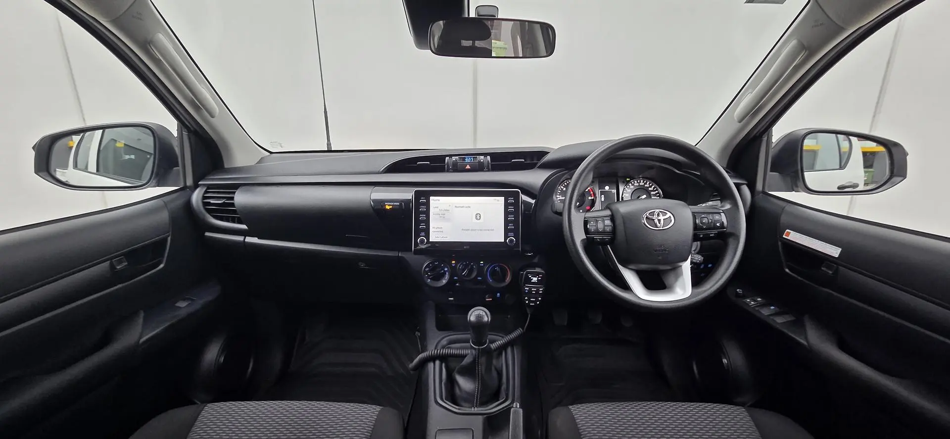 2022 Toyota Hilux Gallery Image 16