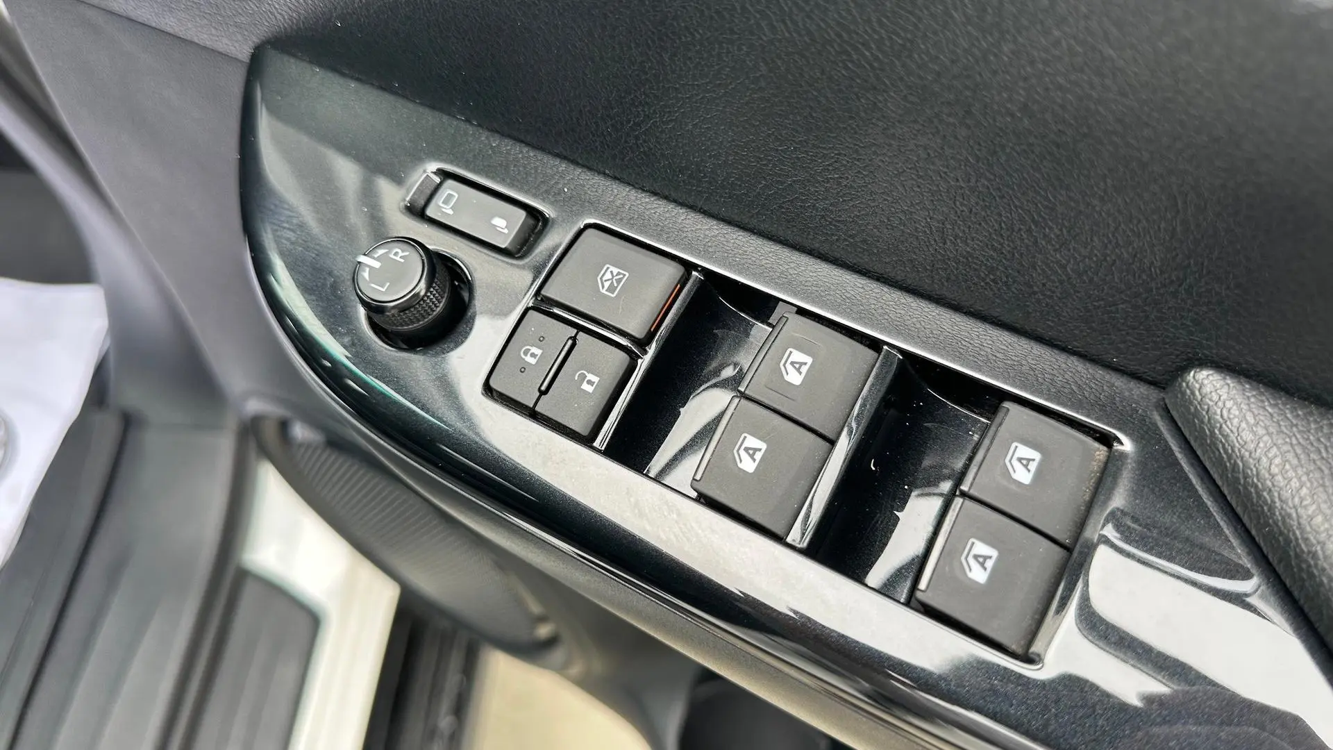 2023 Toyota Hilux Gallery Image 15