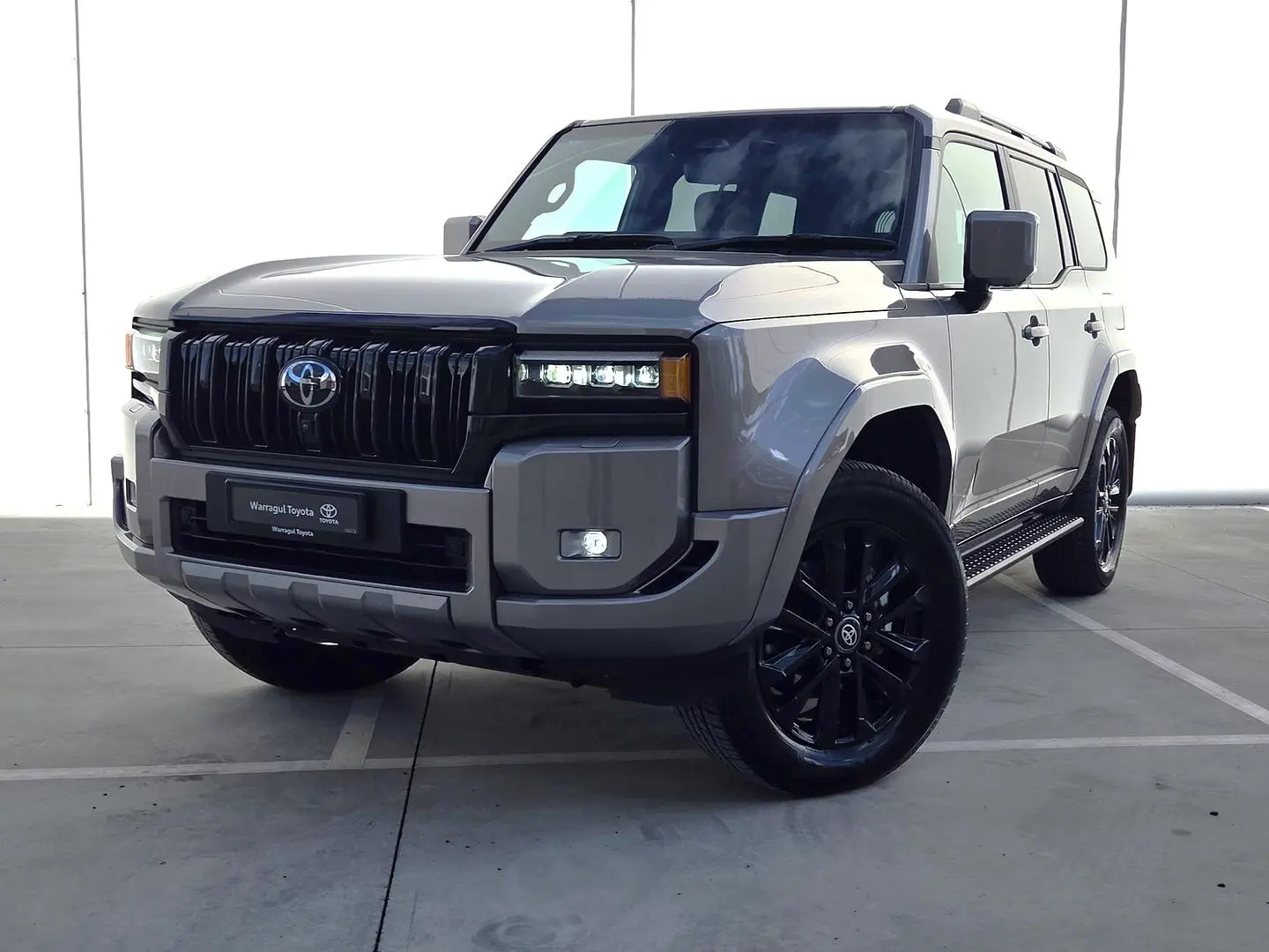 2025 Toyota Landcruiser Prado Gallery Image 4