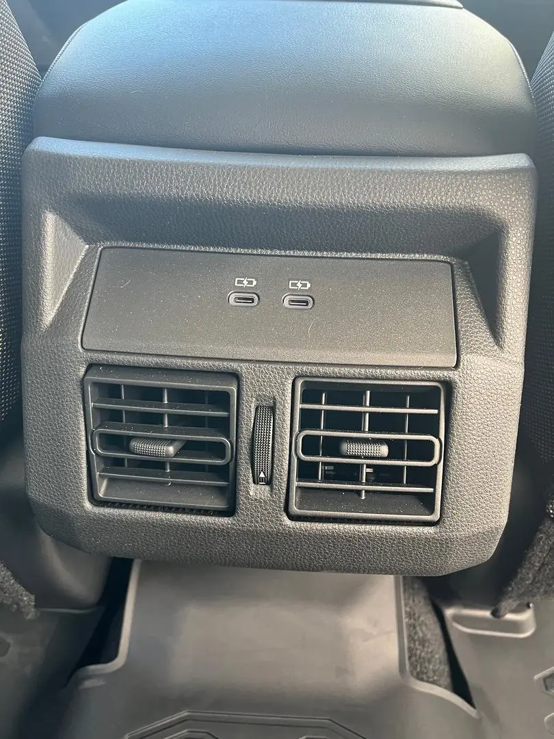 2025 Toyota Hilux Gallery Image 9