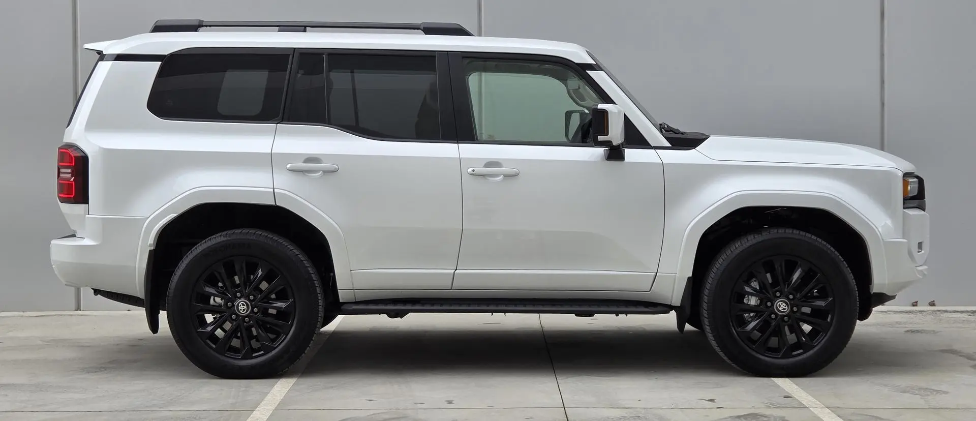 2025 Toyota Landcruiser Prado Gallery Image 13