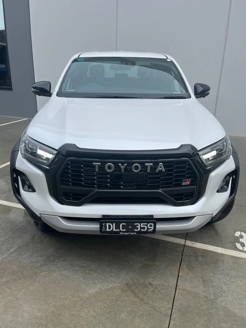 2024 Toyota Hilux Gallery Image 2