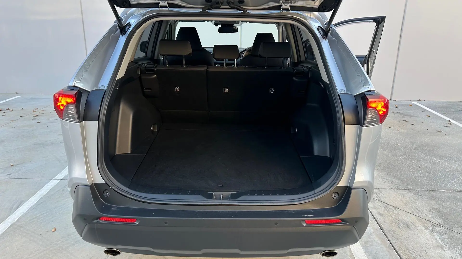 2019 Toyota RAV4 Gallery Image 12