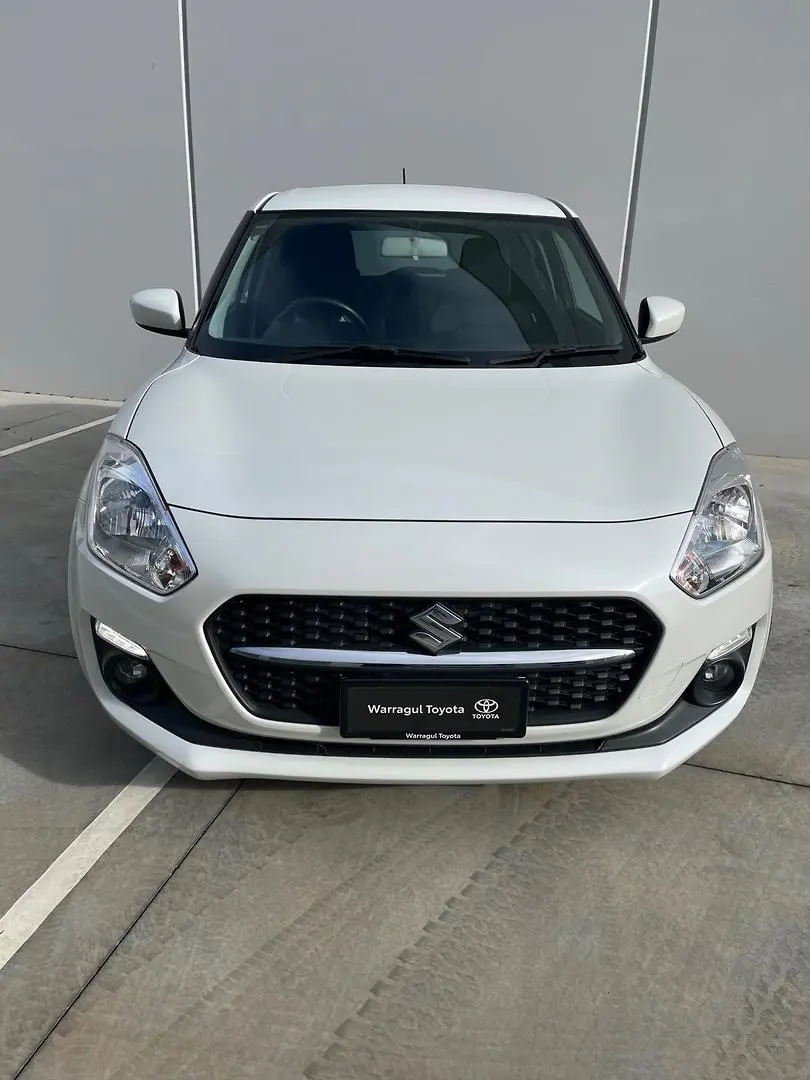 2020 Suzuki Swift Gallery Image 2