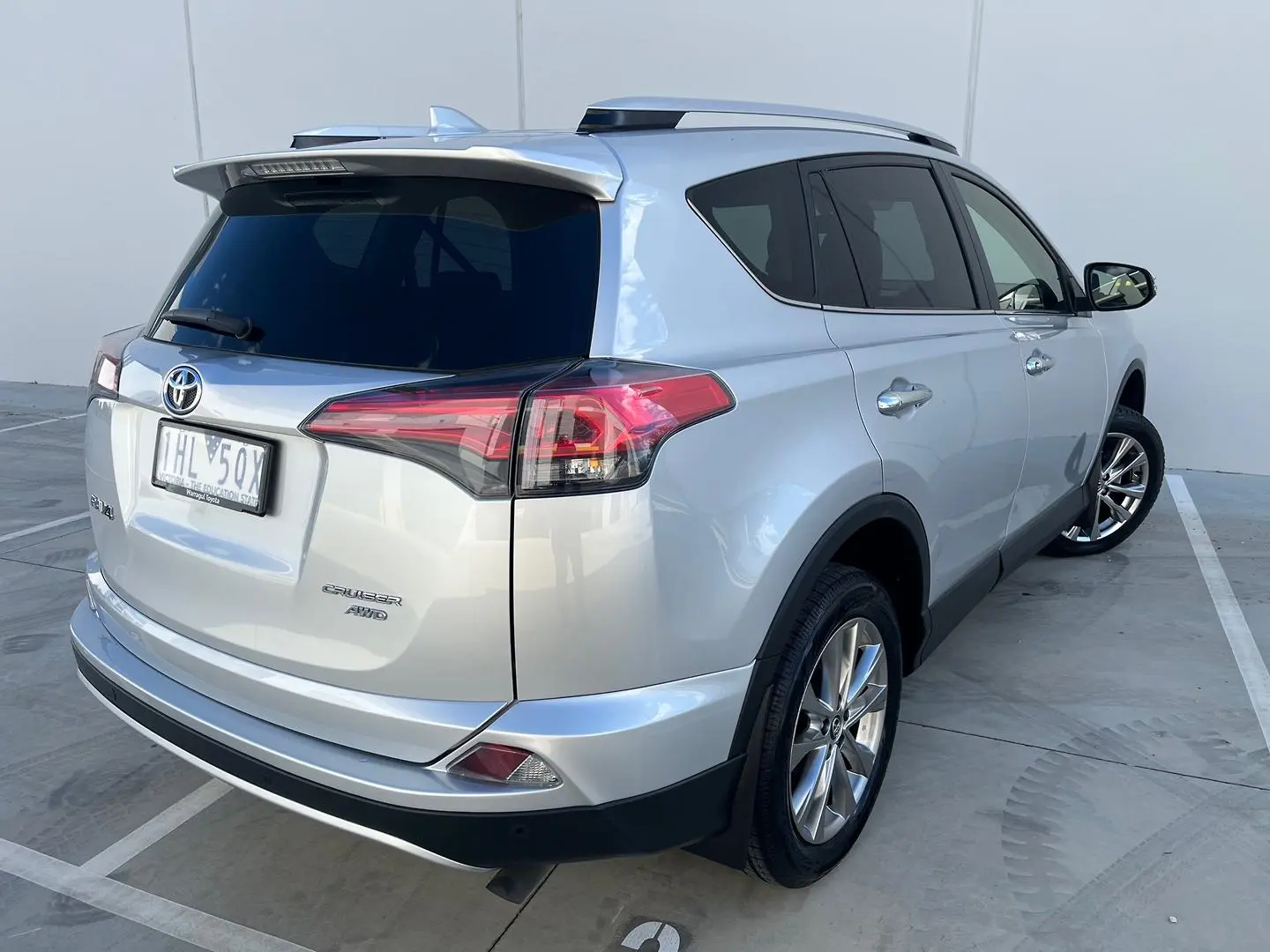 2016 Toyota RAV4 Gallery Image 12