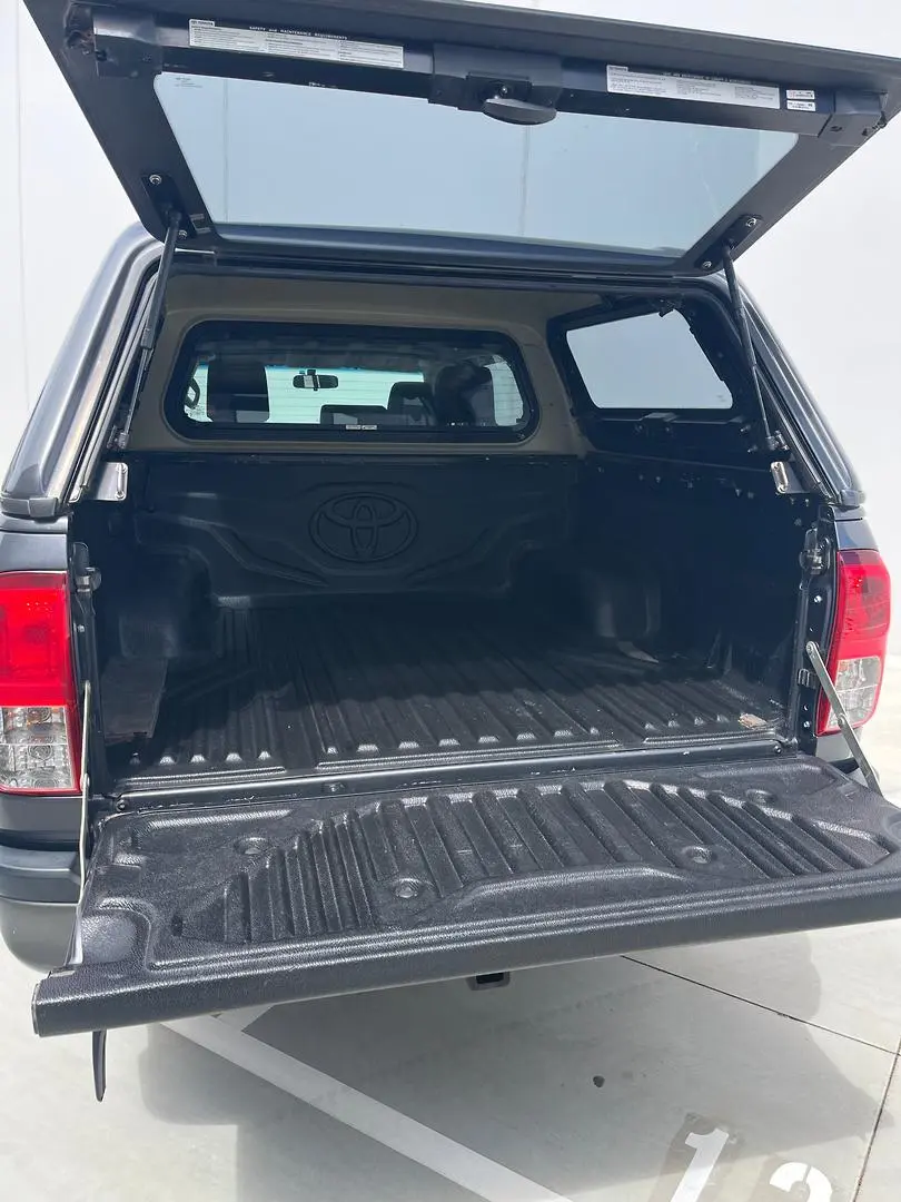 2016 Toyota Hilux Gallery Image 11