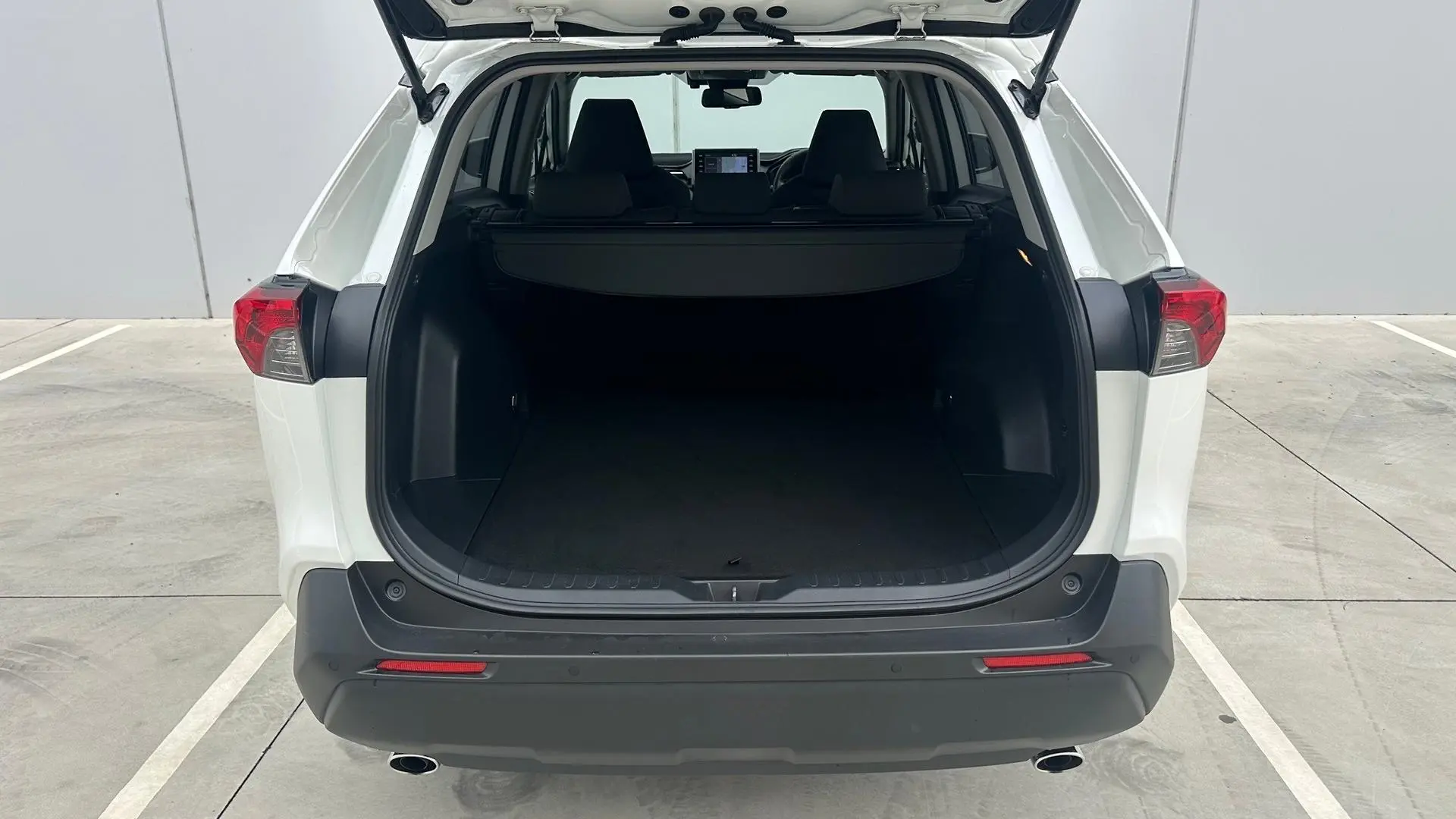 2019 Toyota RAV4 Gallery Image 10