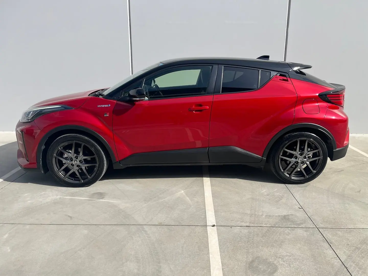 2021 Toyota C-HR Gallery Image 4