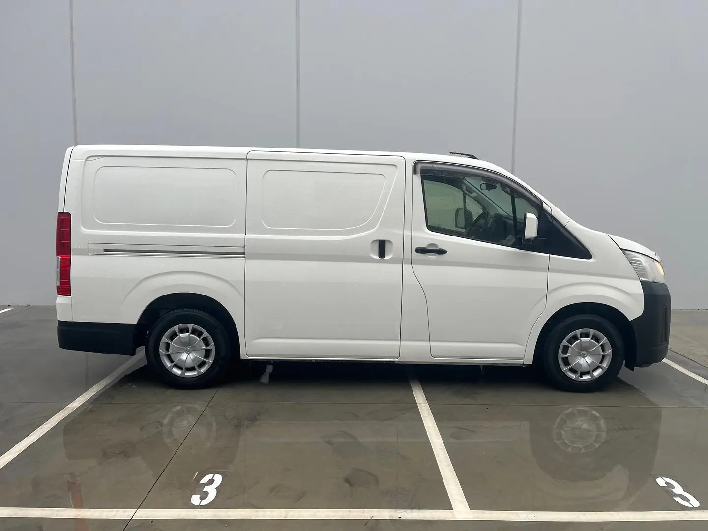 2019 Toyota Hiace Gallery Image 13