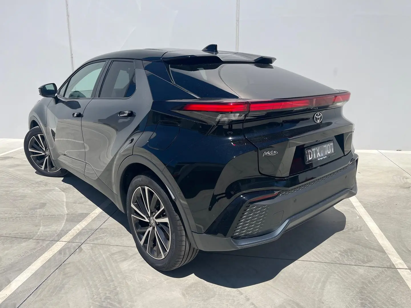 2025 Toyota C-HR Gallery Image 9