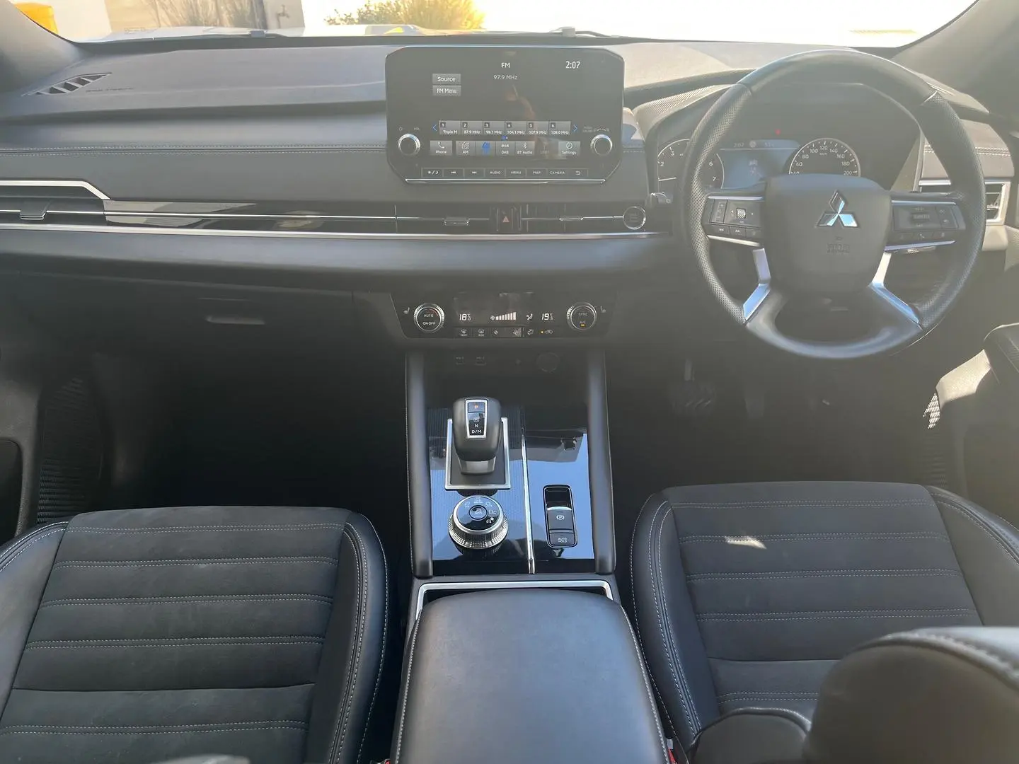 2024 Mitsubishi Outlander Gallery Image 17