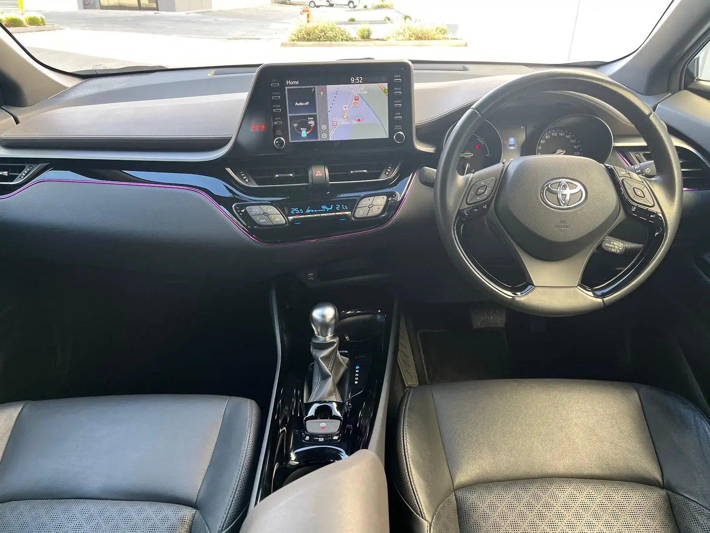 2022 Toyota C-HR Gallery Image 18