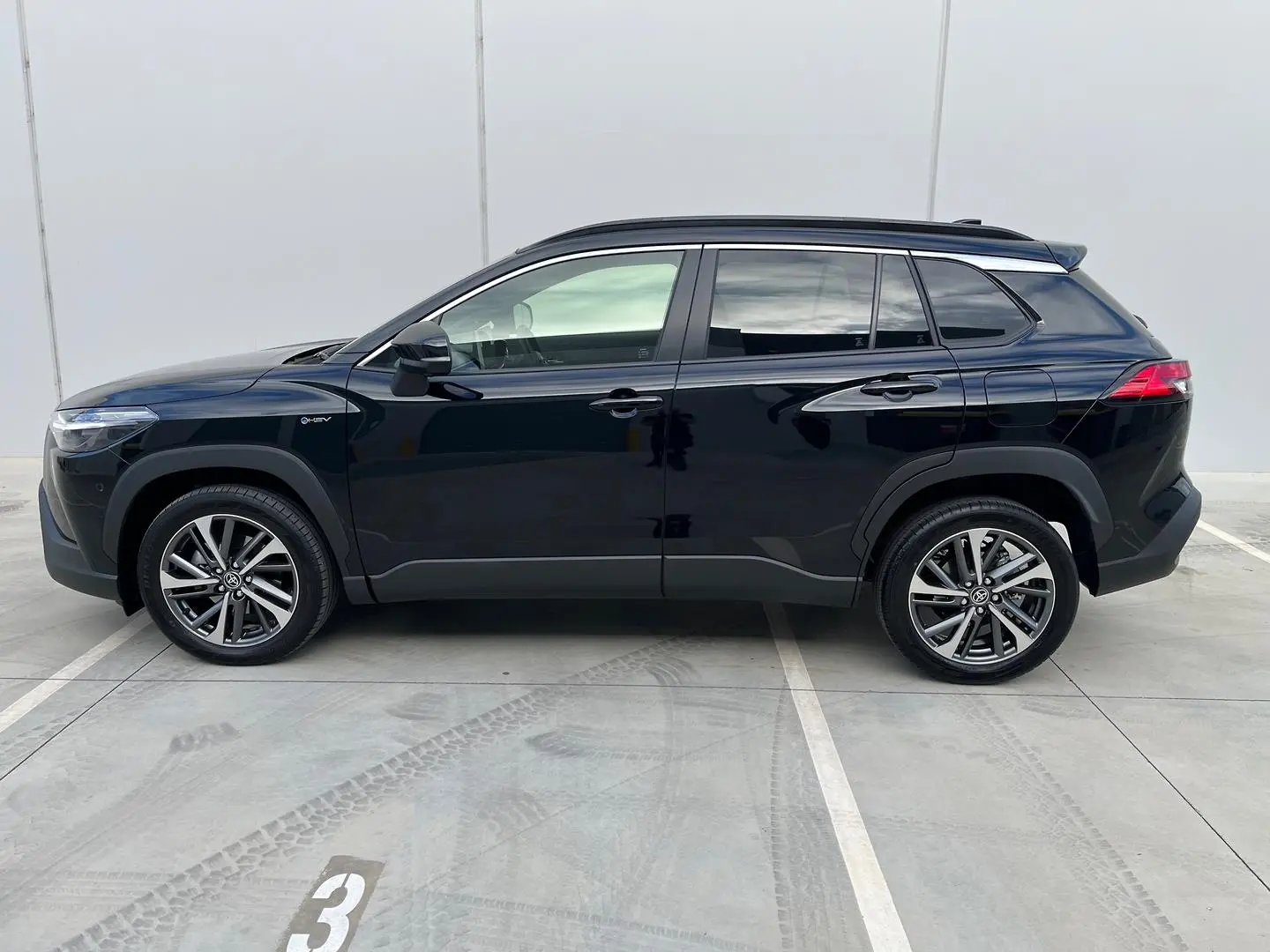 2025 Toyota Corolla Cross Gallery Image 4