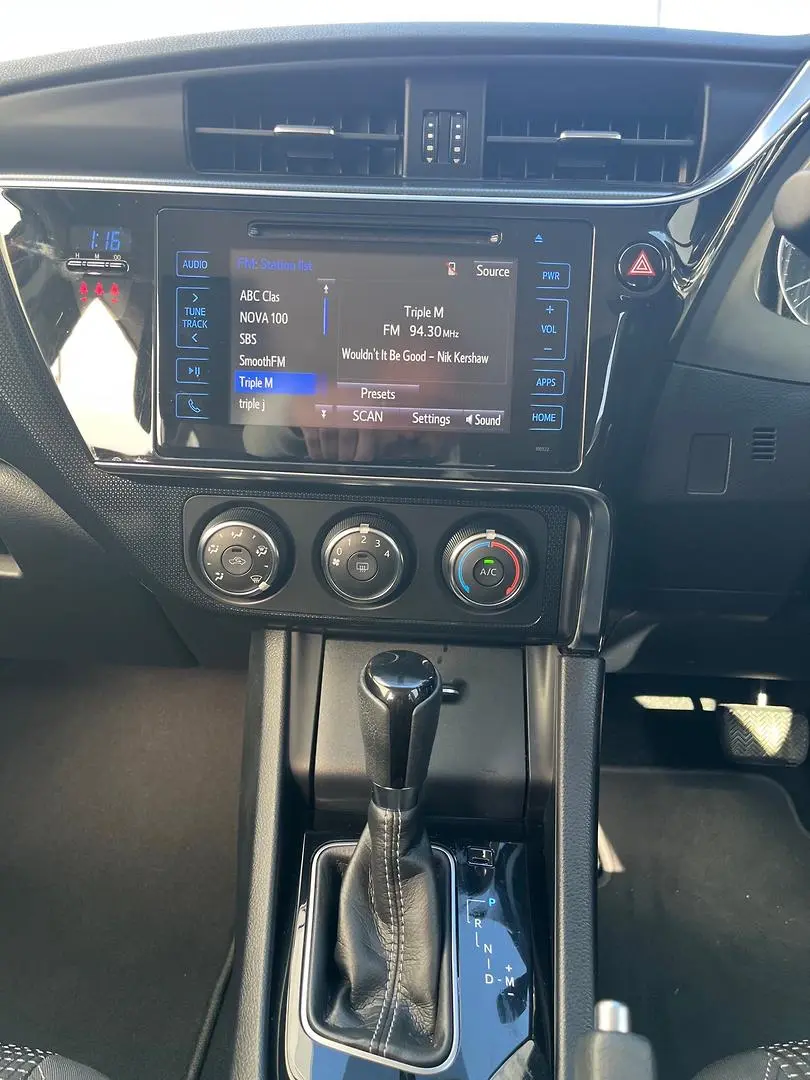 2015 Toyota Corolla Gallery Image 15