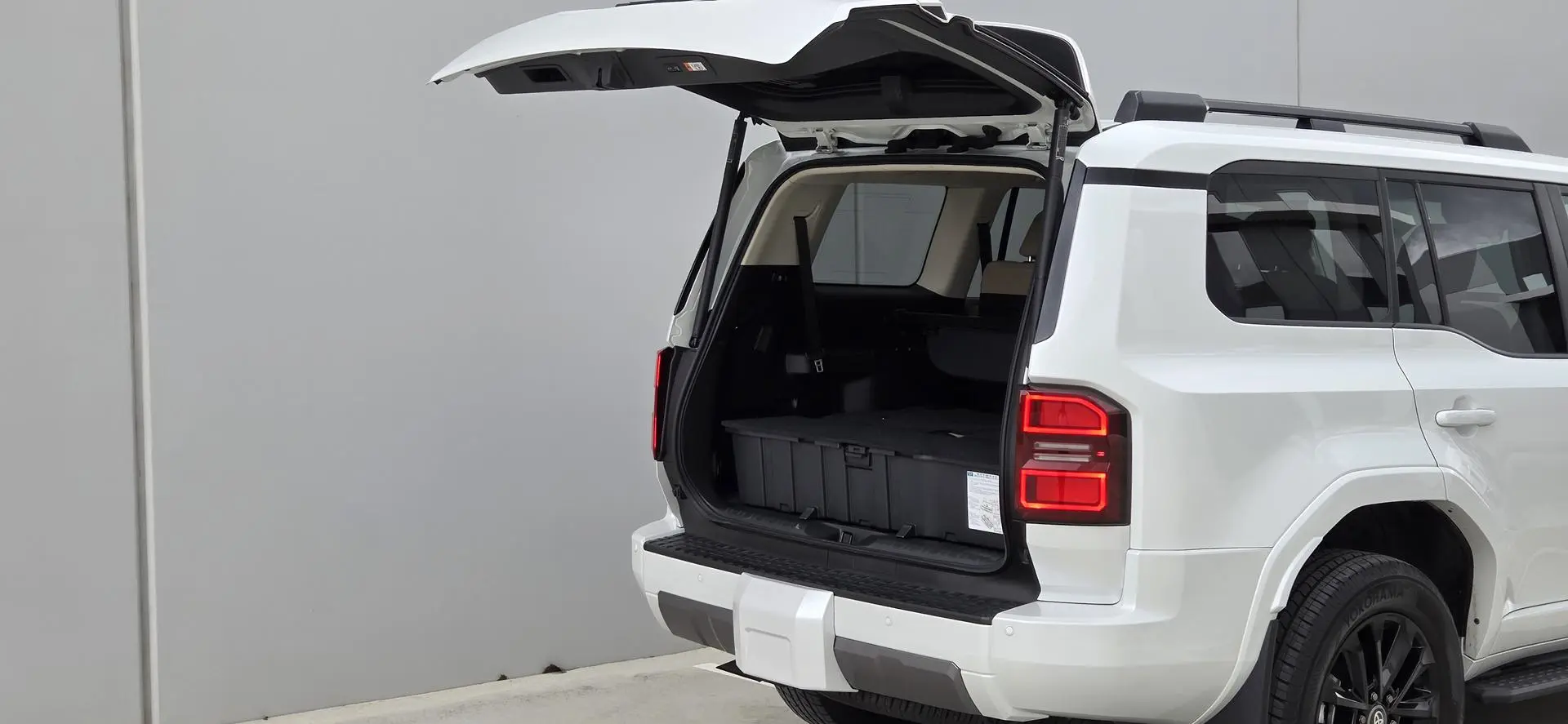 2025 Toyota Landcruiser Prado Gallery Image 12