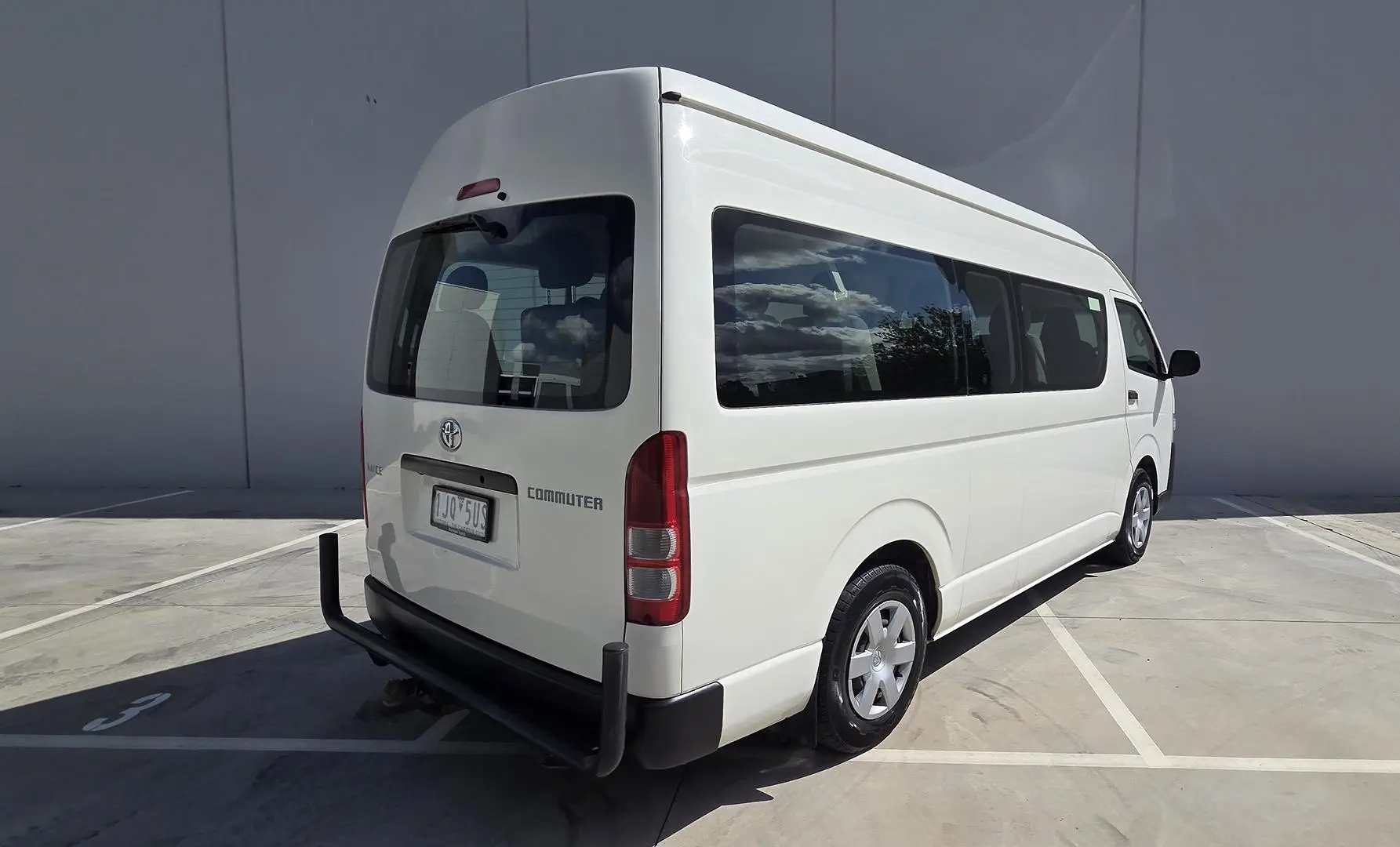 2017 Toyota Hiace Gallery Image 7