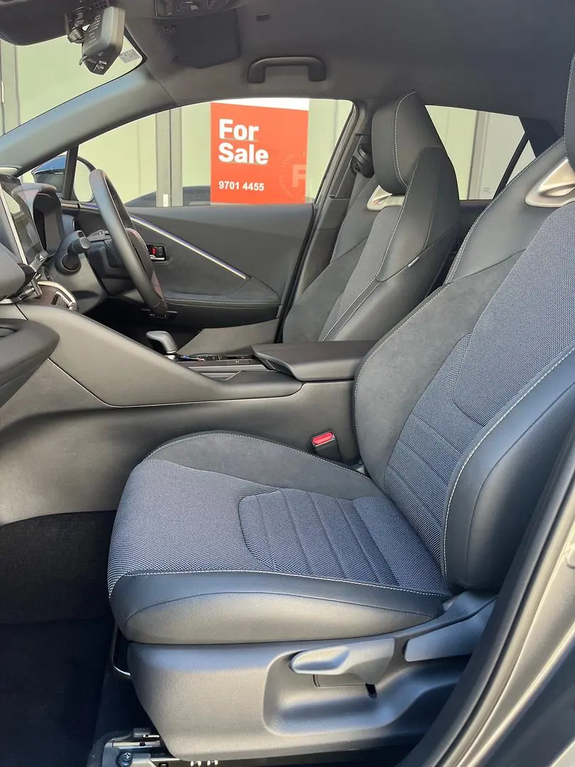 2025 Toyota C-HR Gallery Image 7