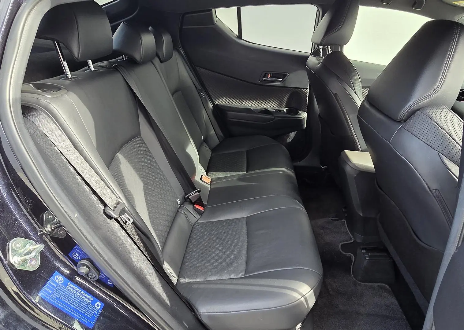 2022 Toyota C-HR Gallery Image 11