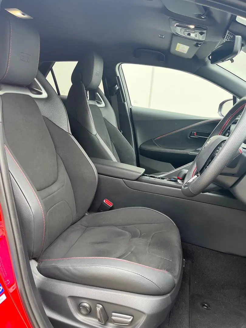 2025 Toyota C-HR Gallery Image 16