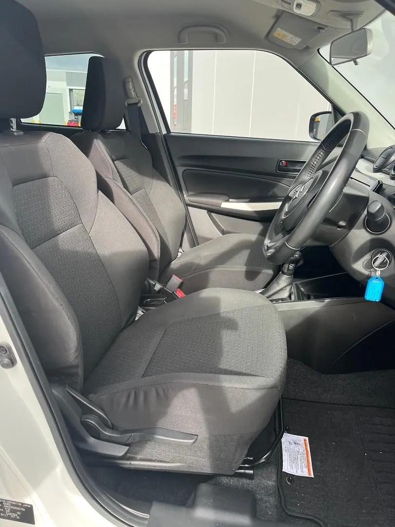 2020 Suzuki Swift Gallery Image 14