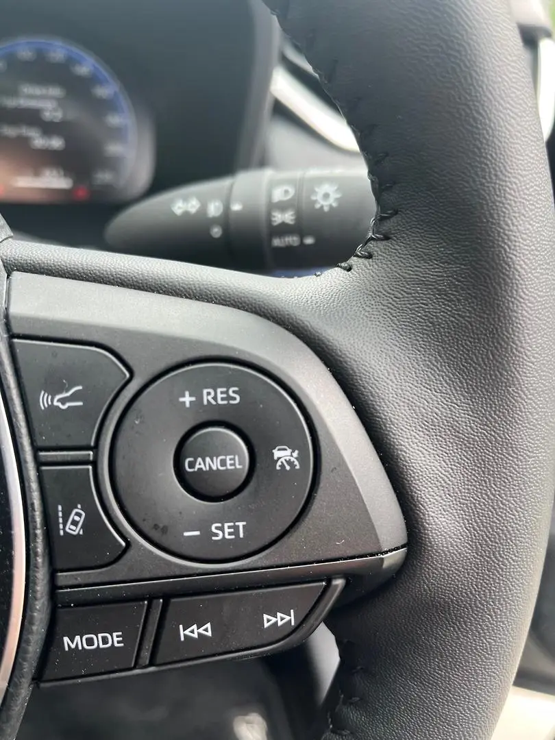 2025 Toyota RAV4 Gallery Image 25