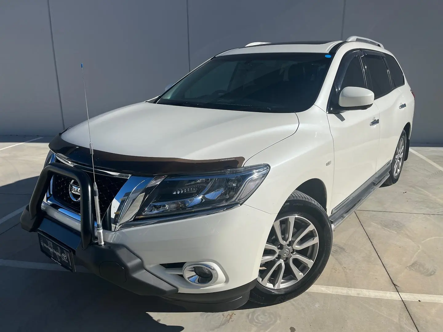 2016 Nissan Pathfinder Gallery Image 3