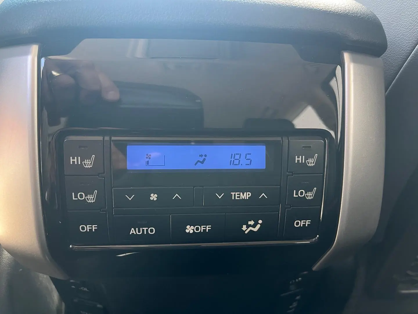 2018 Toyota Landcruiser Prado Gallery Image 9