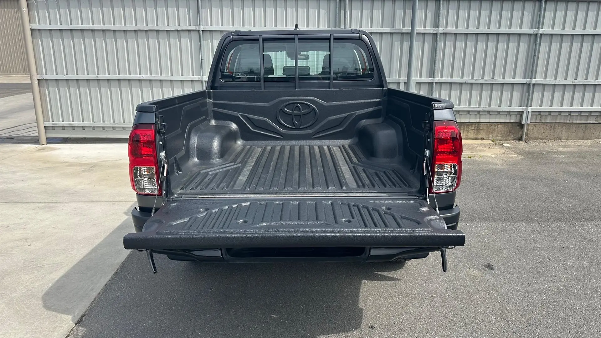 2024 Toyota Hilux Image 9