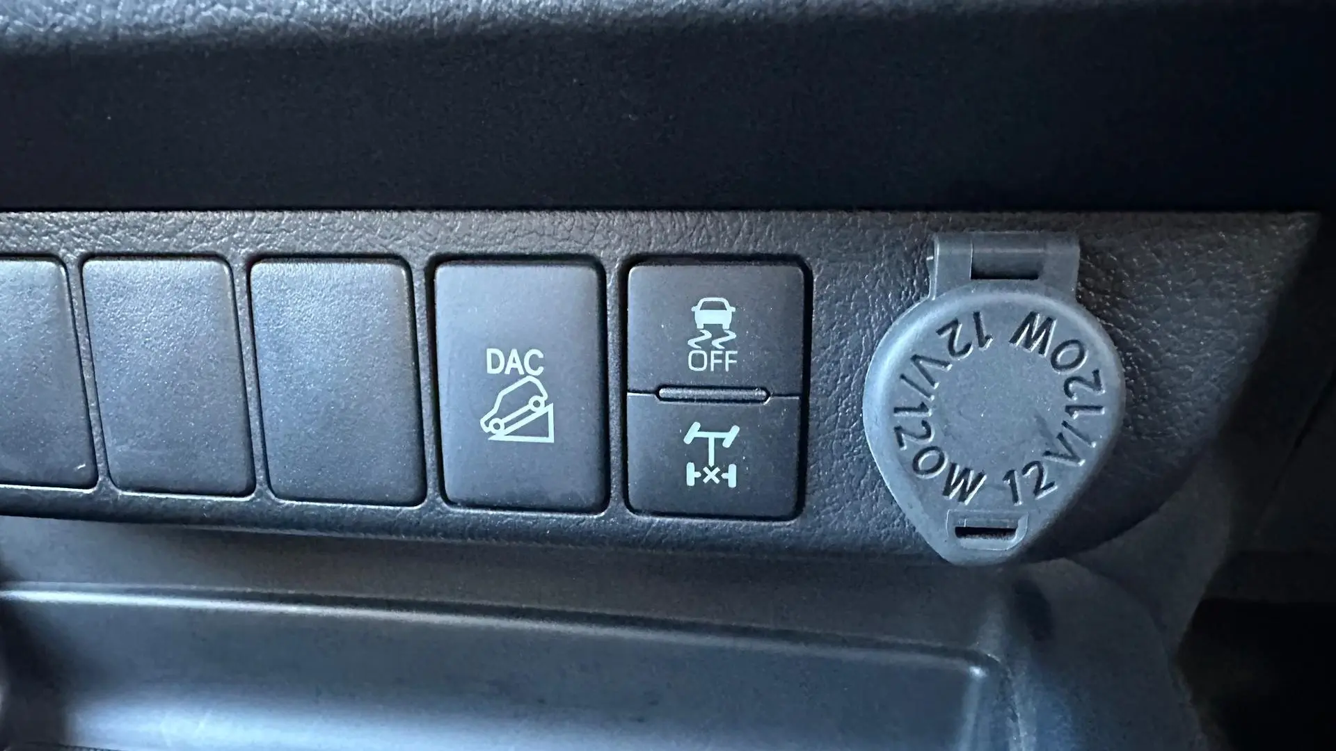 2021 Toyota Hilux Gallery Image 25