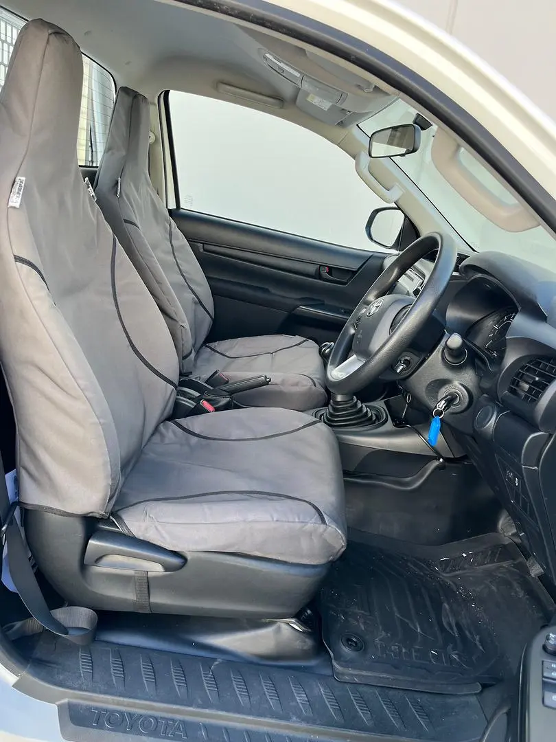 2015 Toyota Hilux Gallery Image 14