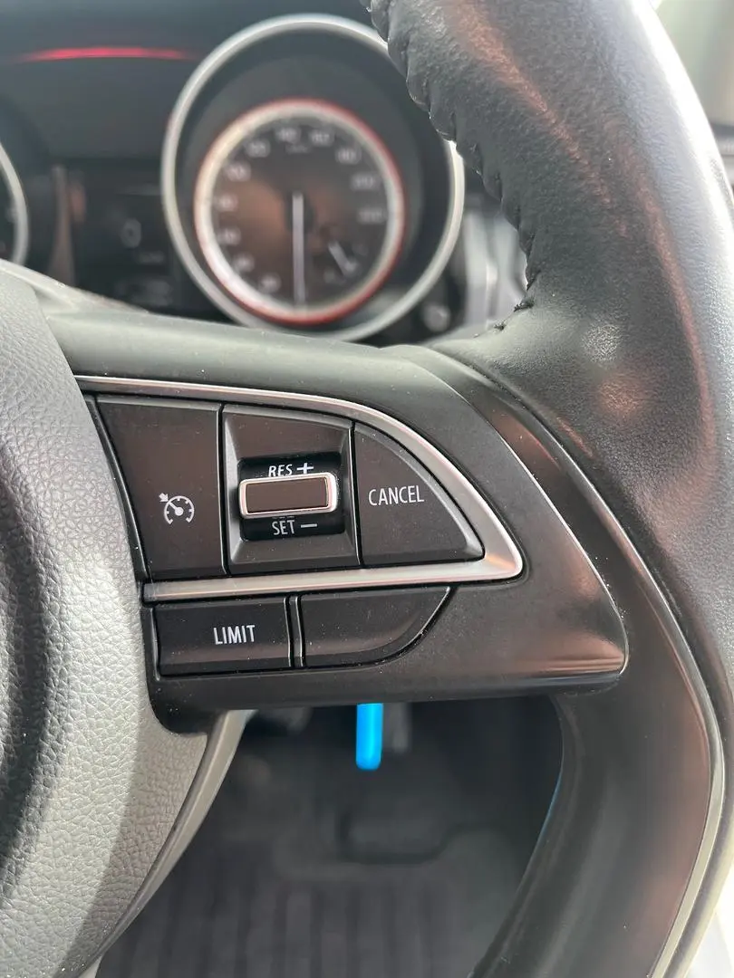 2020 Suzuki Swift Gallery Image 21